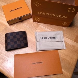 Louis Vuitton Men's Wallet - New